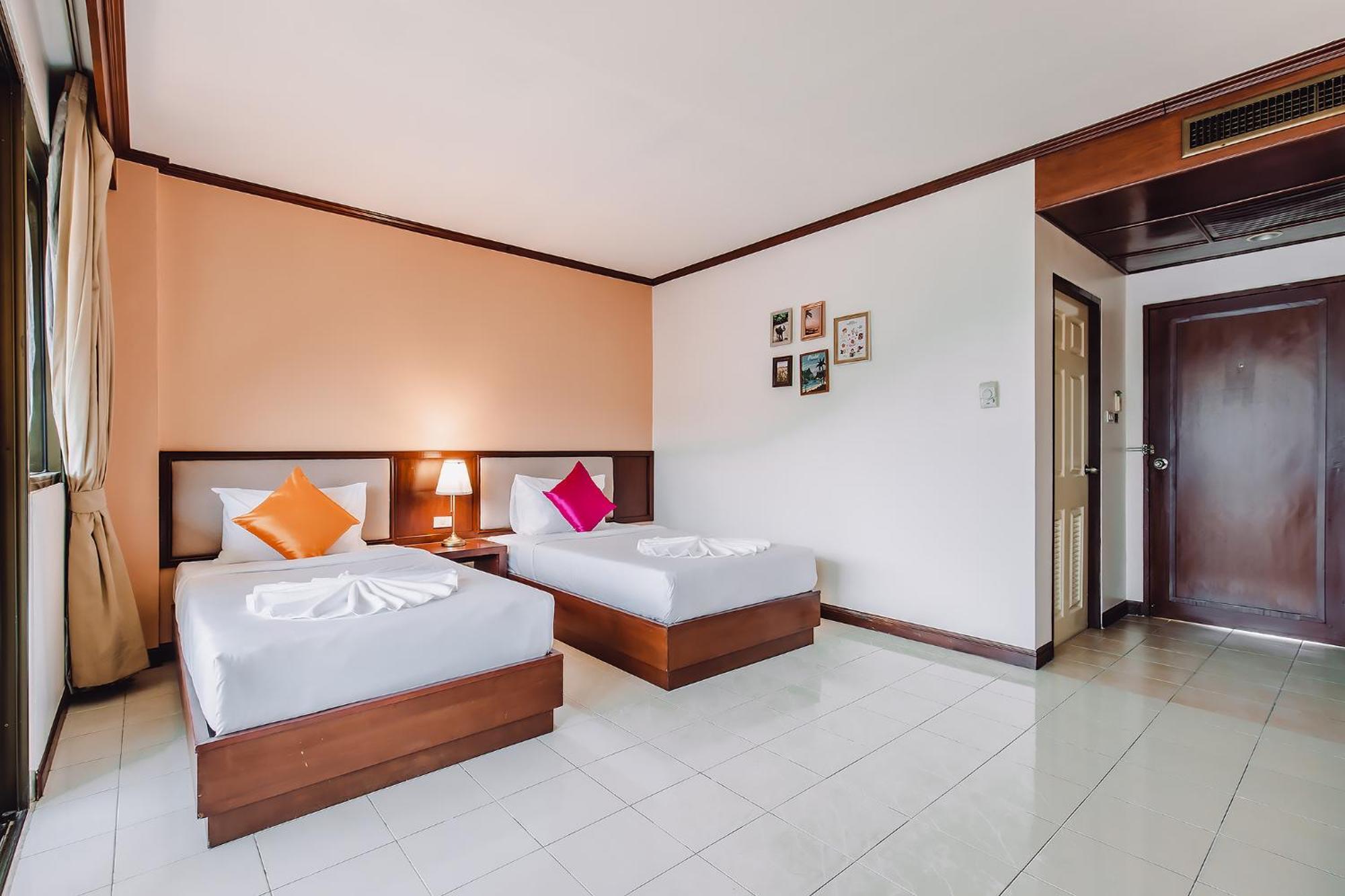 Bauman-Ville Hotel Patong Esterno foto