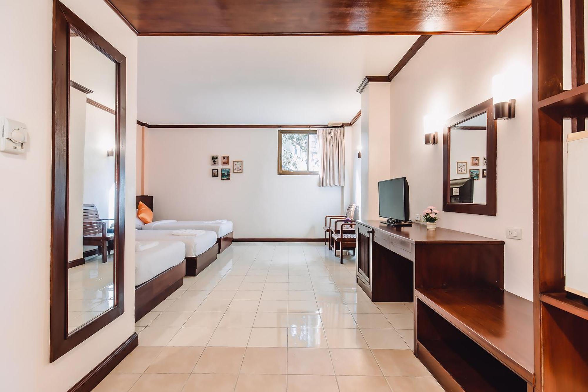 Bauman-Ville Hotel Patong Esterno foto