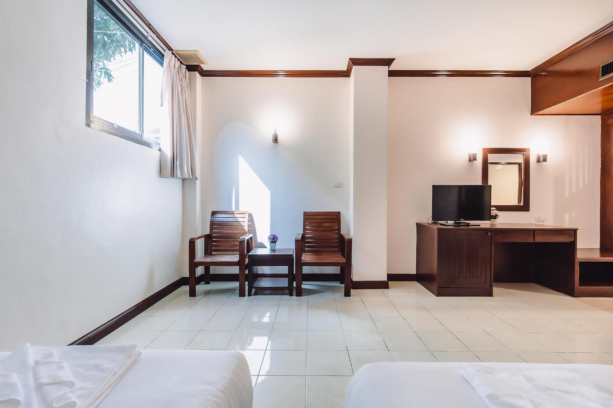 Bauman-Ville Hotel Patong Esterno foto